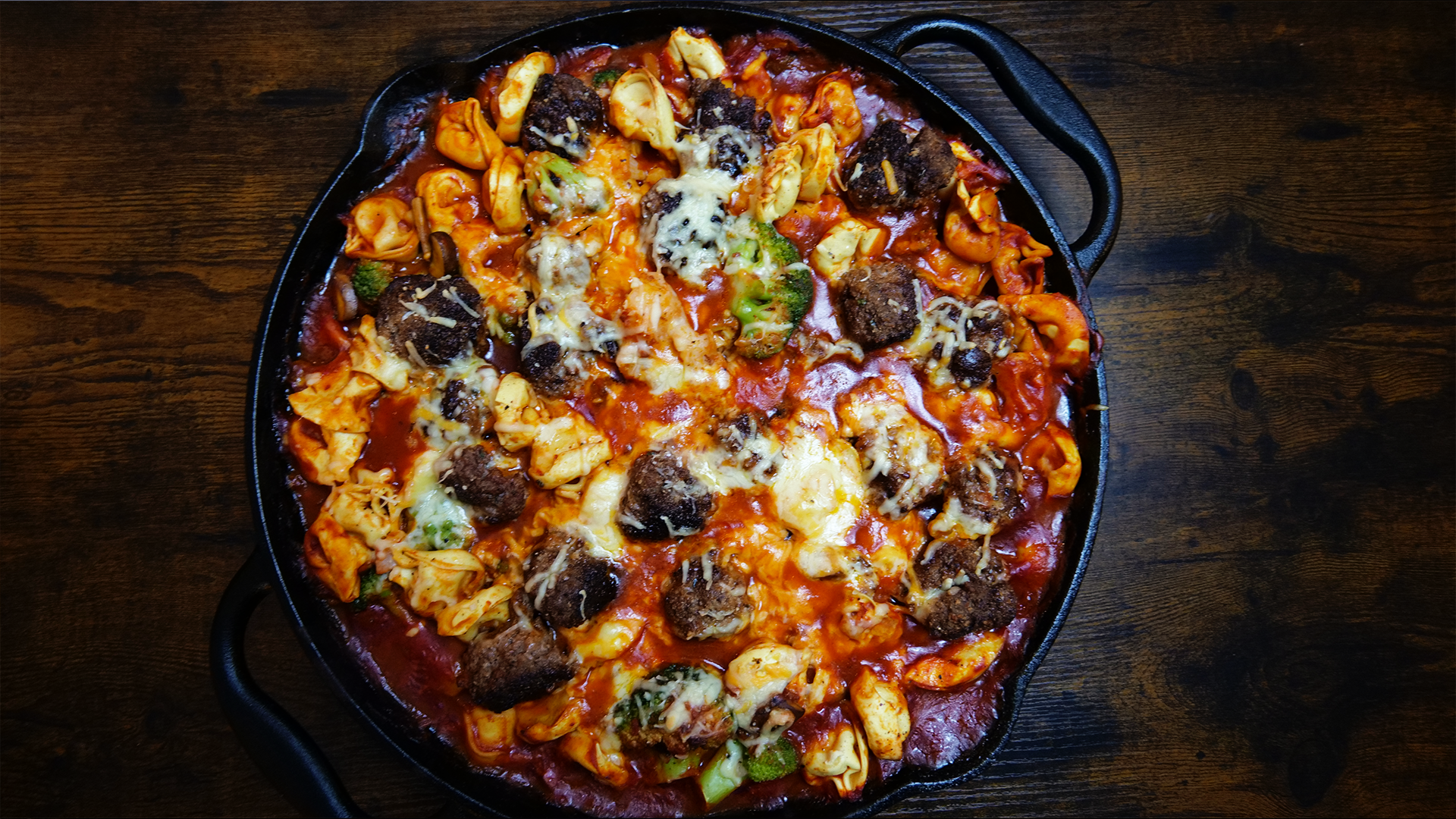 Käse-Tortellini Frikadellen Auflauf