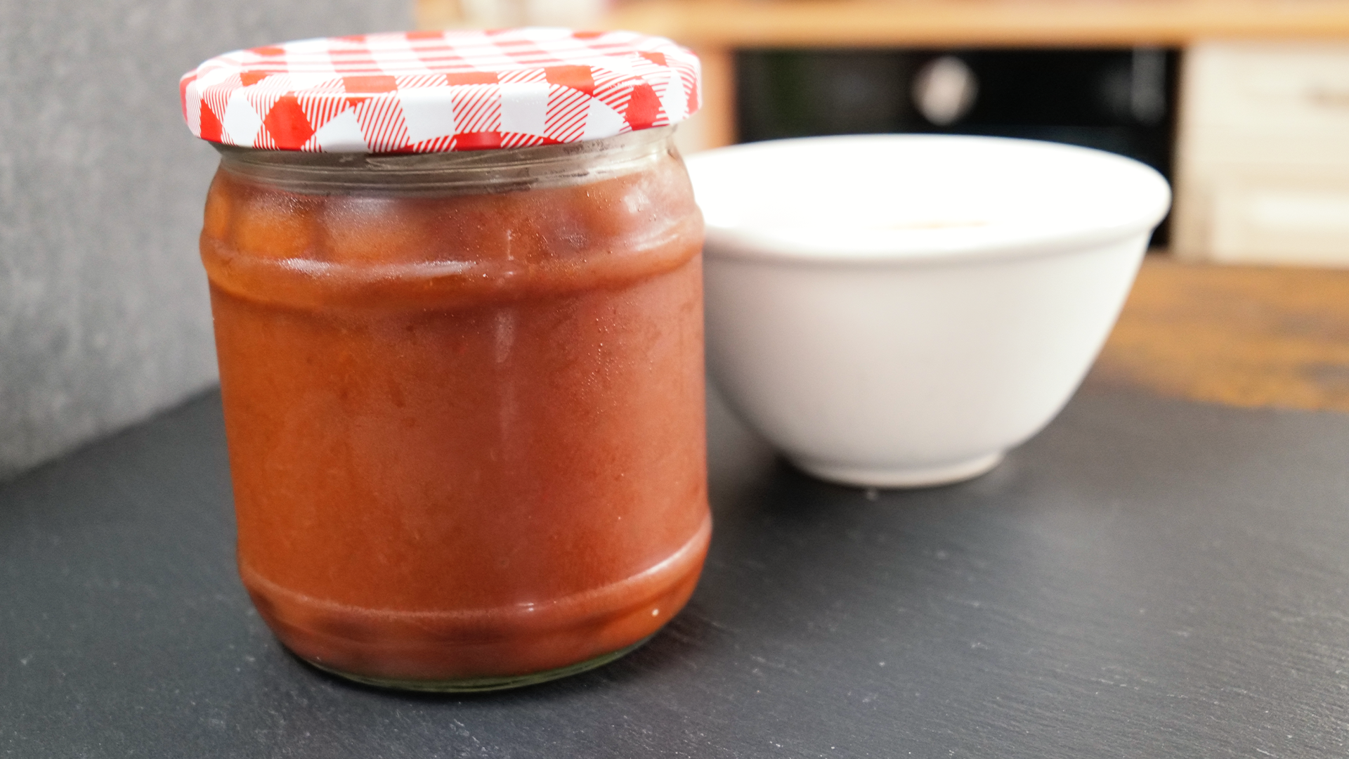 BBQ Sauce aus Pflaumen-Likör-Früchten