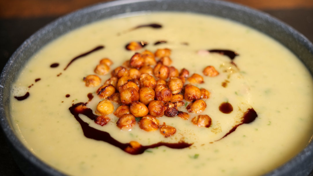 Kartoffelsuppe mit Bärlauch und Crunch